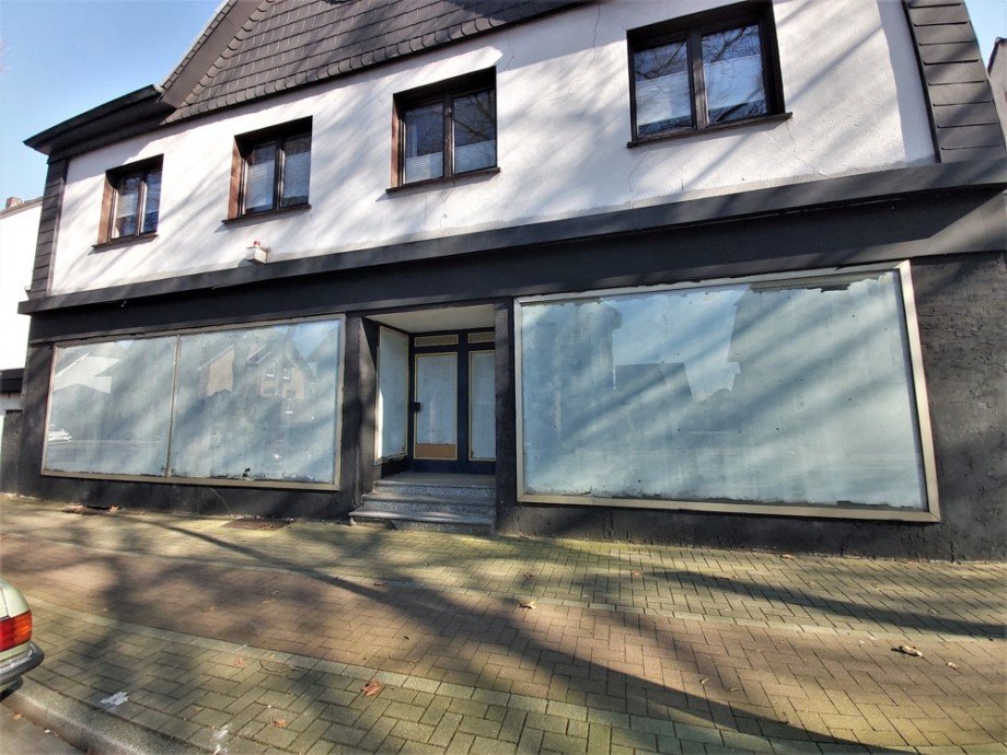 (2) Es folgen zun�chst Eindr�cke aus den weitl�ufigen Gewerbefl�chen im Erdgeschoss Haus Bottrop / Batenbrock