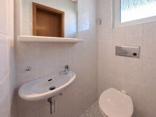 (5) Ein Einblick in das G�ste WC im Erdgeschoss *VERKAUFT*