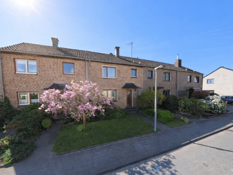 (1) Herzlich willkommen Oberhausen / Osterfeld-Ost - Ost Reihenmittelhaus iTH: Hier w�chst Ihr Familiengl�ck - Reihenhaus mit Garten in ruhiger Lage und gro�em Potenzial!