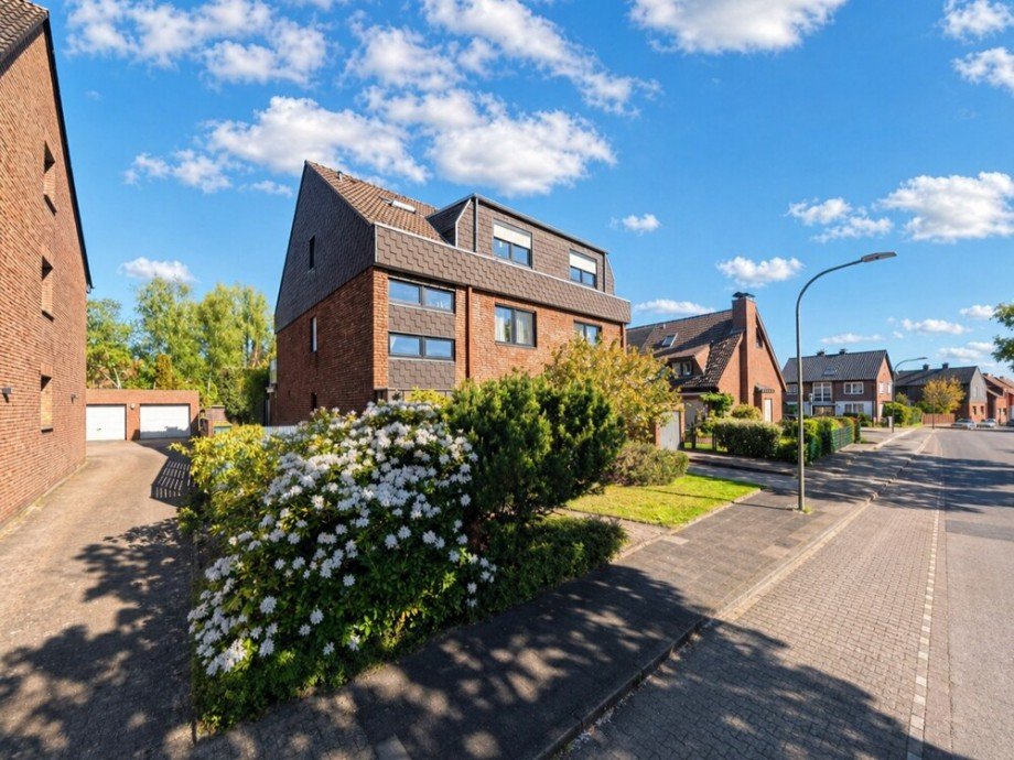 (2) Eine weitere Impression von der Geb�udefront Etagenwohnung Bottrop / Fuhlenbrock