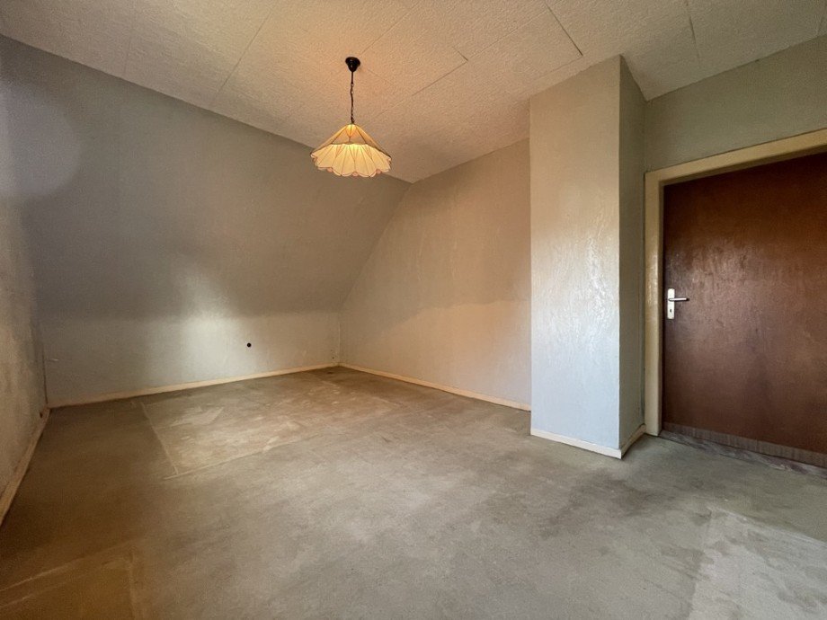 (21) Der ger�umigste Wohnraum im OG befindet sich auf der rechten Seite Reihenendhaus Bottrop / Fuhlenbrock