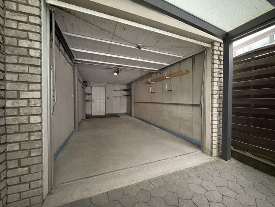 (23) Abschlie�end noch ein Einblick in die ca. 8 Meter lange Garage mit Gartenzugang Erdgeschosswohnung Bottrop / Fuhlenbrock
