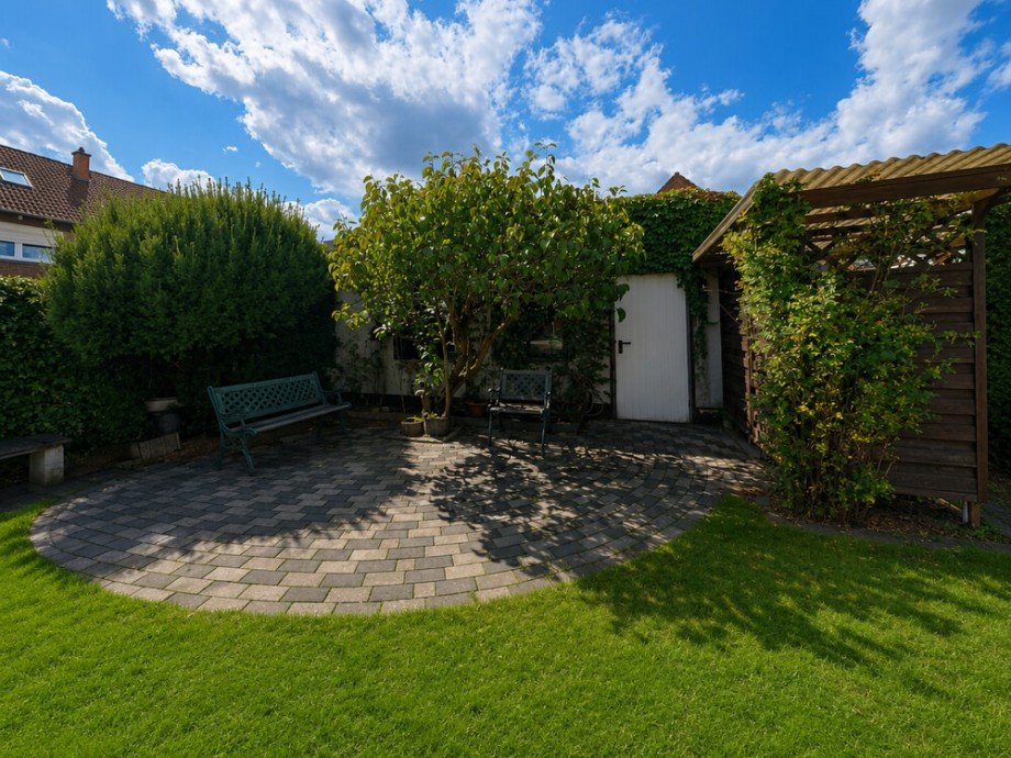 (10) Im hinteren Gartenbereich er�ffnet sich eine weitere Sitzgelegenheit Reihenendhaus Bottrop / Batenbrock