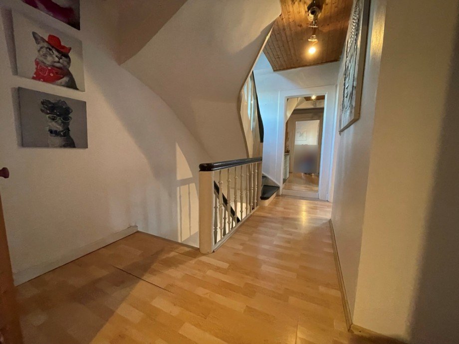 (26) Der Treppenaufgang und Hausflur aus einer anderen Perspektive Einfamilienhaus Bottrop / Feldhausen