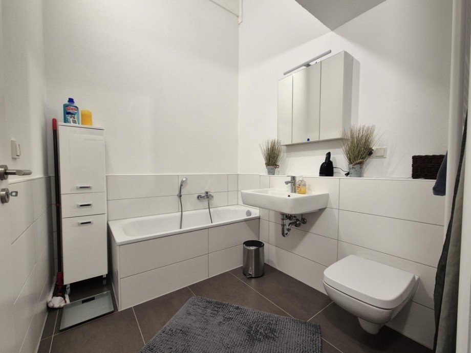 (20) Es folgen Eindr�cke aus dem modernen Badezimmer Reihenmittelhaus Bottrop / Boy