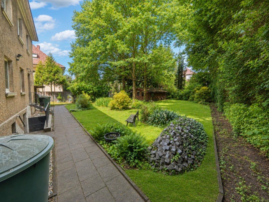 (24) Ein Blick auf die gro�z�gigen Gartenfl�chen Mehrfamilienhaus Bottrop / Stadtmitte