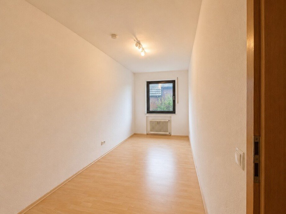 (22) Und hier der Blick in das zweite Schlaf- oder Kinderzimmer der Wohnung Zweifamilienhaus Bottrop / Grafenwald