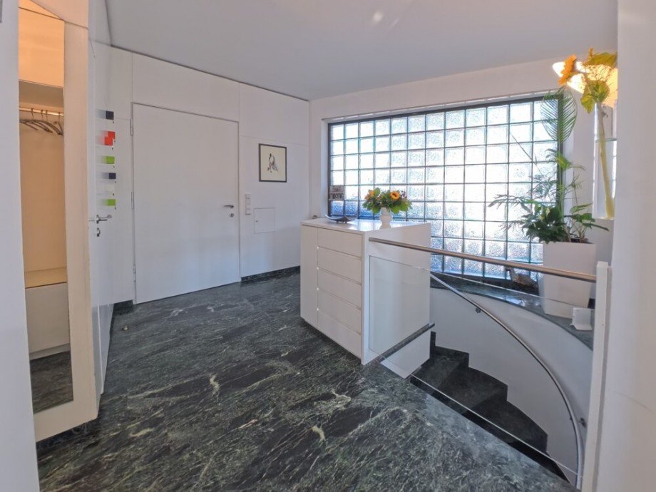 (24) Zur�ck im Eingangsbereich folgen nun Impressionen aus dem Souterrain Erdgeschosswohnung Bottrop / Stadtmitte