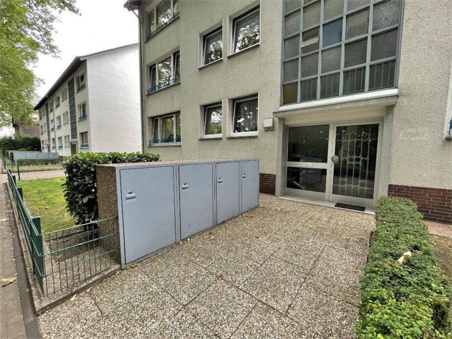 (2) Der gemeinschaftliche Hauseingangsbereich im Erdgeschoss Etagenwohnung Bottrop / Batenbrock