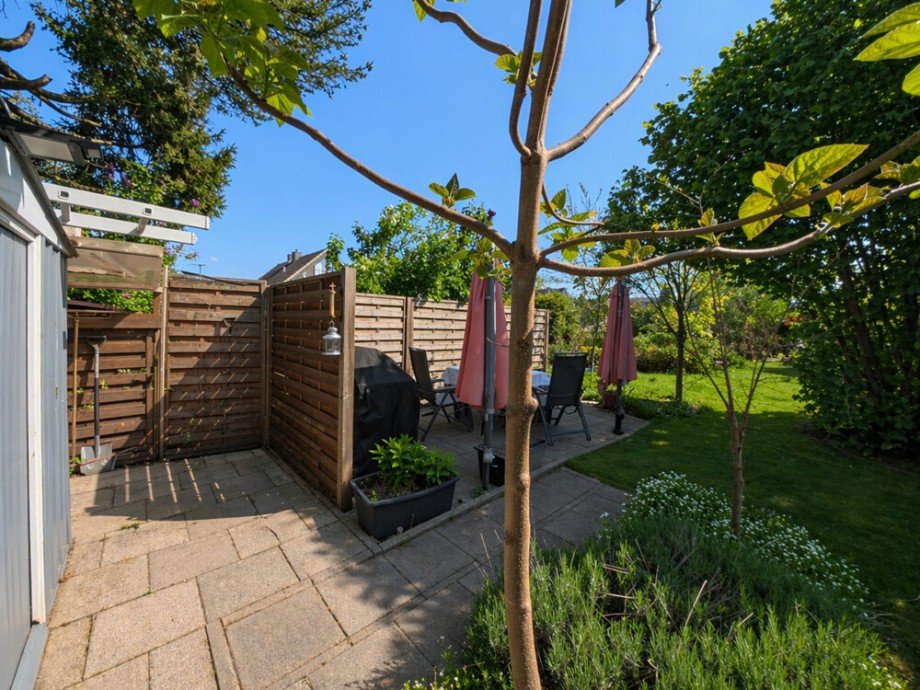 (14) Blick auf das seitlich gelegene Gartengrundst�ck inkl. zweiter Terrasse Bungalow Bottrop / Bottrop-Vonderort