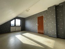 (36) Hier ein Blick in den zweiten Wohnraum im Dachgeschoss *VERKAUFT*