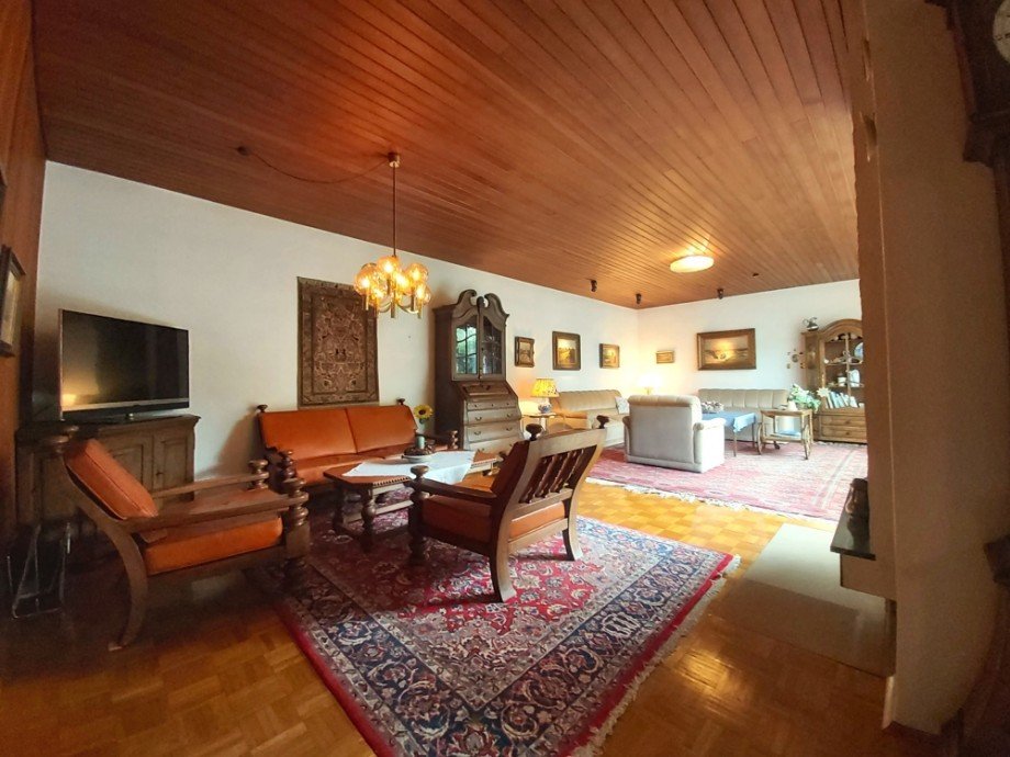 (6) �ber den weiteren Flurverlauf erreichen wir das weitl�ufige Wohn- und Esszimmer Bungalow Bottrop / Kirchhellen