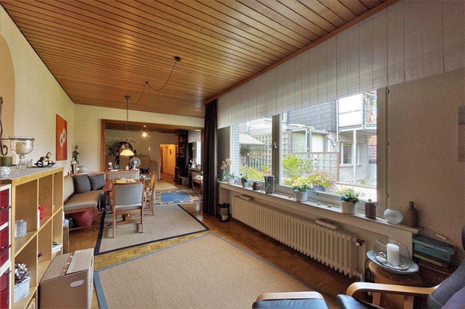 (21) Hier sehen Sie das Esszimmer mit Blick in Richtung des Wohnzimmers Mehrfamilienhaus Bottrop / Eigen
