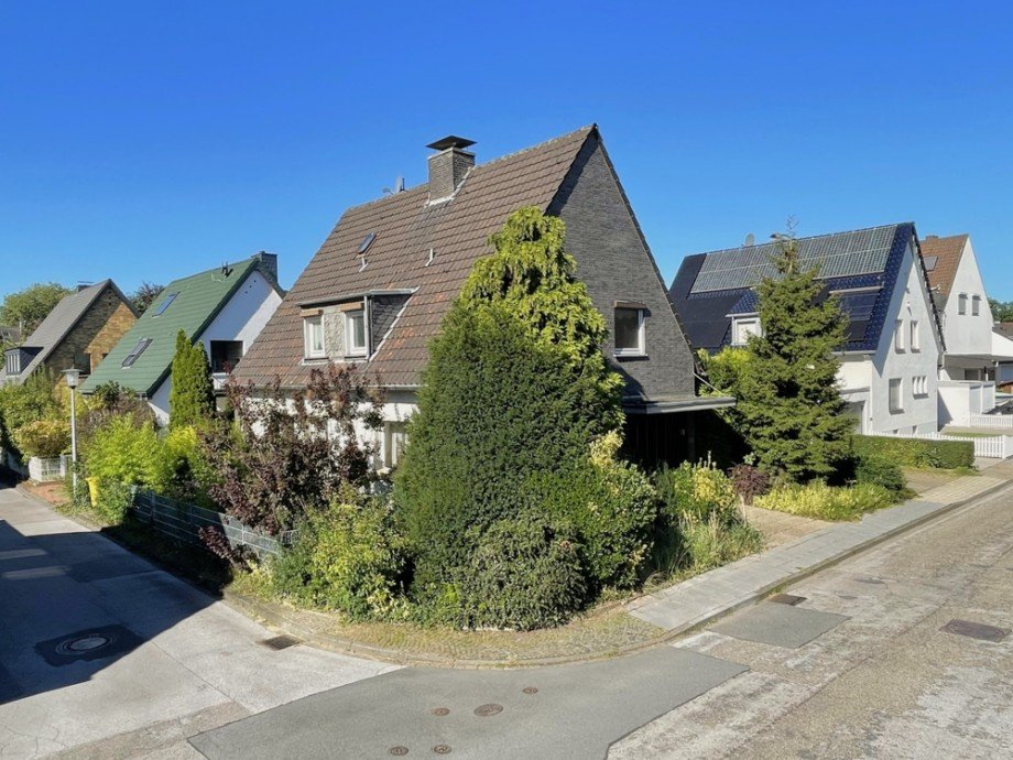 (2) Eine weitere Impression des �ber Eck verlaufenden Grundst�ckes Einfamilienhaus Bottrop / Fuhlenbrock