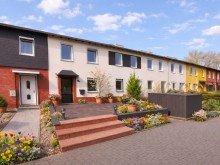 (2) Ein Blick auf die Geb�udefront iTH:  *Platz f�r Ihr Familiengl�ck* - Einfamilienhaus mit  131 m� Fl�che und Garten