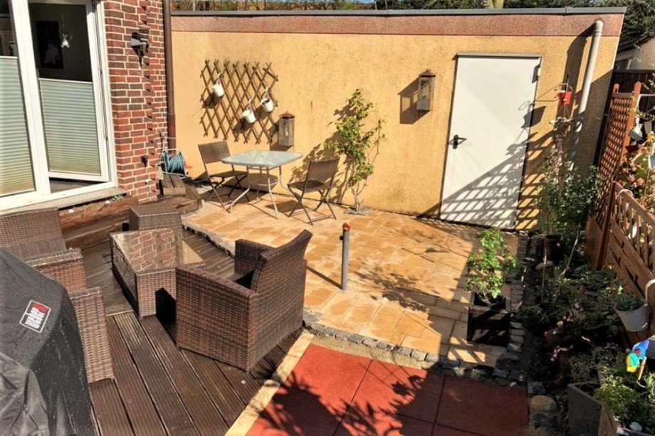 (18) Der Au�enbereich der Wohnung mit praktischem Zugang zur Garage Erdgeschosswohnung Oberhausen / Sterkrade-Mitte