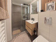 (25) Zentral im Flur befindet sich abschlie�end noch dieses moderne Duschbadezimmer *VERKAUFT*