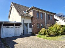 (2) Eine Impression der Geb�udevorderseite inkl. Stellplatzfl�che *VERKAUFT*
