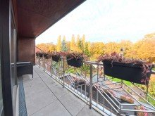 (21) Sowie der besagte zweite Balkon der Wohneinheit *VERMIETET*