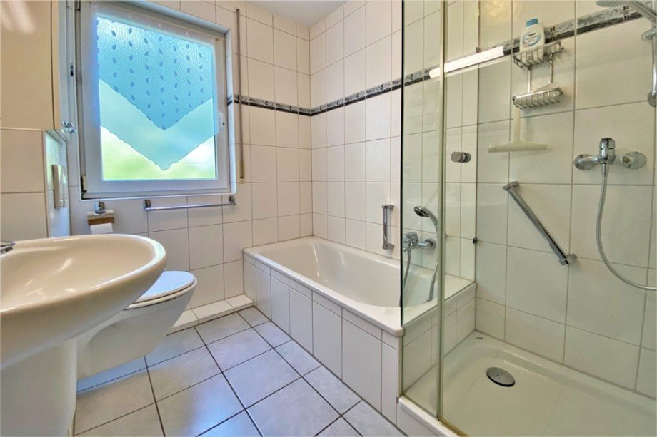 (12) Inklusive einer Badewanne und einer Dusche Etagenwohnung Bottrop / Stadtmitte