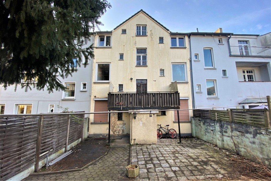 (29) Eine Geb�uder�cksansicht in nordwestlicher Ausrichtung Mehrfamilienhaus Bottrop / Stadtmitte