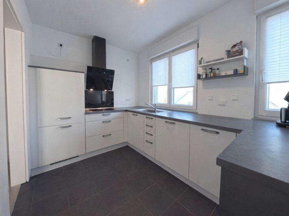 (8) Zun�chst blicken Sie in die K�che auf der Giebelseite Dachgeschosswohnung Bottrop / Stadtmitte