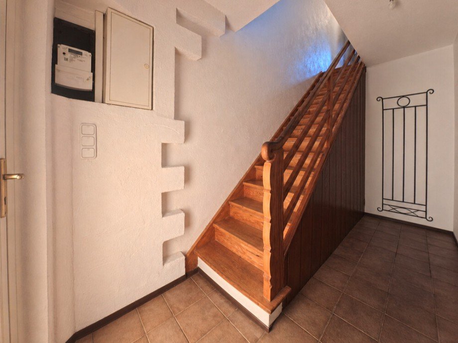 (3) Ein erster Eindruck des Hausflures Reihenmittelhaus Bottrop / Eigen