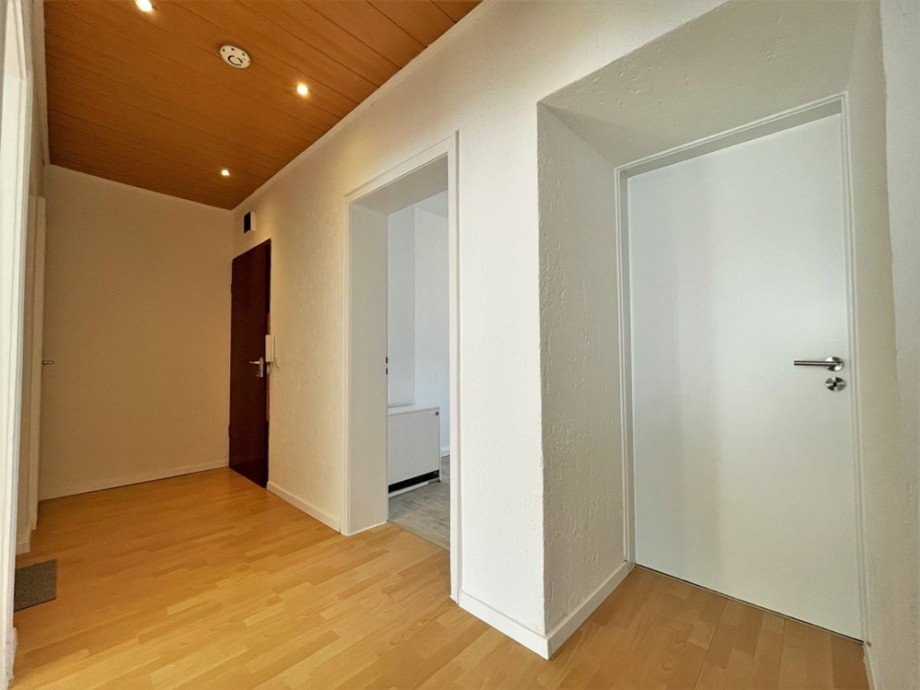 (6) Eine weitere Impression aus dem zentralen Flur der Wohnung Etagenwohnung Bottrop / Boy