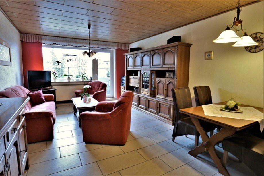 Ein erster Blick in das Wohn- und Esszimmer der Wohnung Etagenwohnung Bottrop / Boy