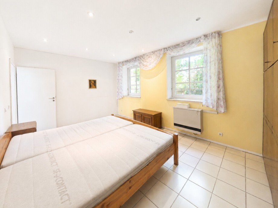 (16) Das Schlafzimmer aus einer weiteren Perspektive Mehrfamilienhaus Bottrop / Stadtmitte