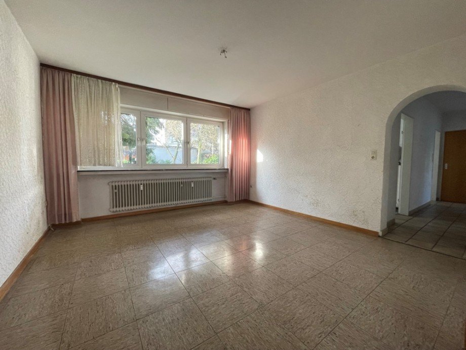 (10) Das ger�umige Wohn- und Esszimmer im Erdgeschoss Mehrfamilienhaus Bottrop / Fuhlenbrock