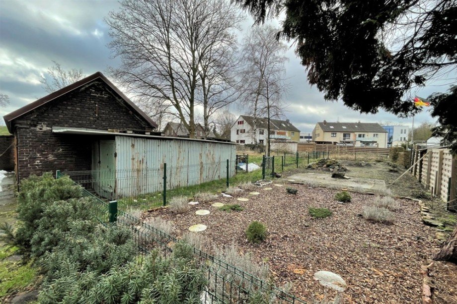 (11) Ein weiterer Gartenanteil einer vermieteten Wohnung Mehrfamilienhaus Bottrop / Ebel