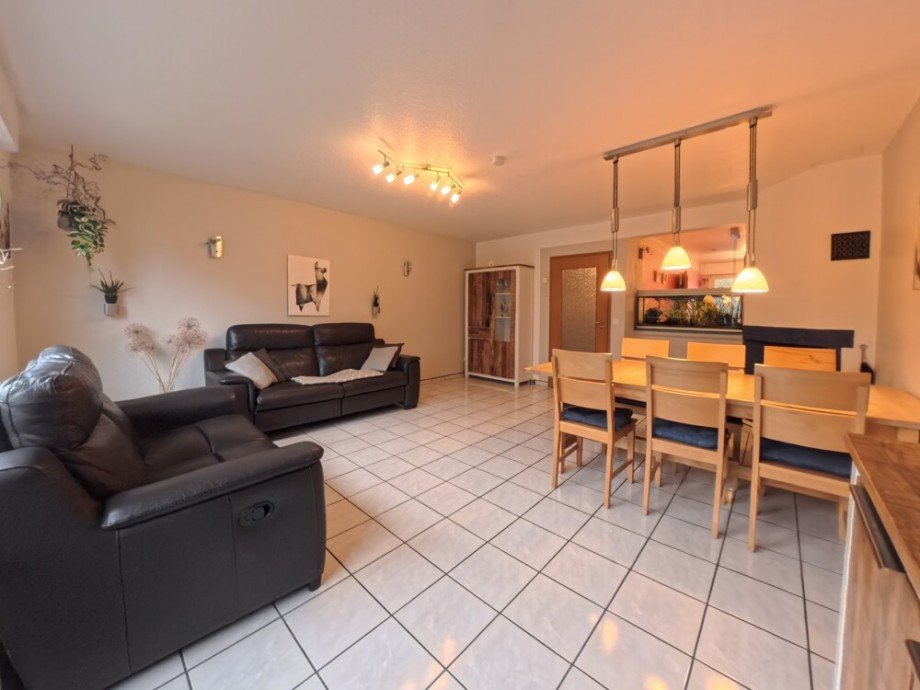 (11) Das Wohnzimmer aus einer anderen Perspektive Reihenmittelhaus Bottrop / Welheim