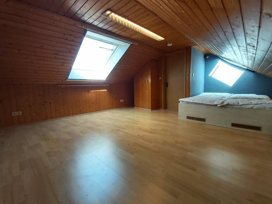 (22) Ein Eindruck aus dem ausgebauten Spitzboden (Nutzfl�che) Doppelhaush�lfte Oberhausen / Osterfeld-Ost