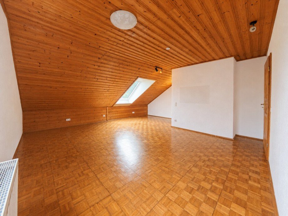 (23) Der Blick in den zweiten Raum im Dachgeschoss Reihenendhaus Bottrop / Fuhlenbrock
