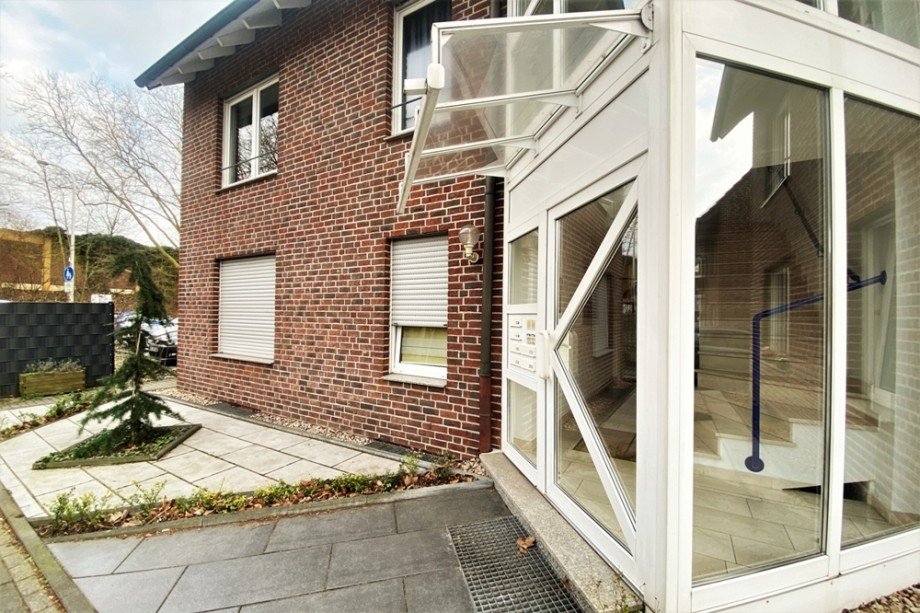 (2) Der gemeinschaftliche Hauseingangsbereich Erdgeschosswohnung Oberhausen / Sterkrade-Mitte