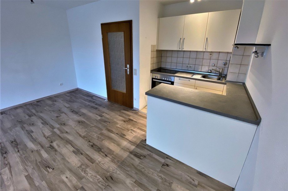 Die offene K�che befindet sich neben dem Eingang in das Wohnzimmer Etagenwohnung Bottrop / Stadtmitte