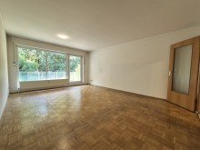 (9) Das gro�z�gige Wohnzimmer befindet sich auf der Geb�uder�ckseite *VERKAUFT*