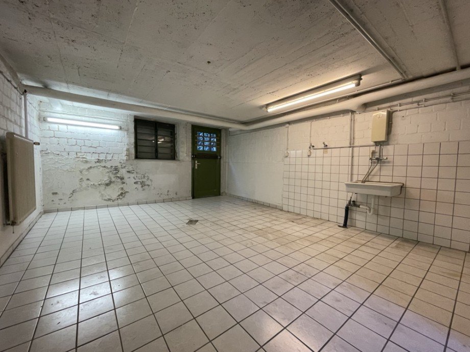 (26) Hier ein Blick in die ger�umige Waschk�che mit r�ckseitigem Ab- bzw. Aufgang in den Garten Einfamilienhaus Bottrop / Fuhlenbrock