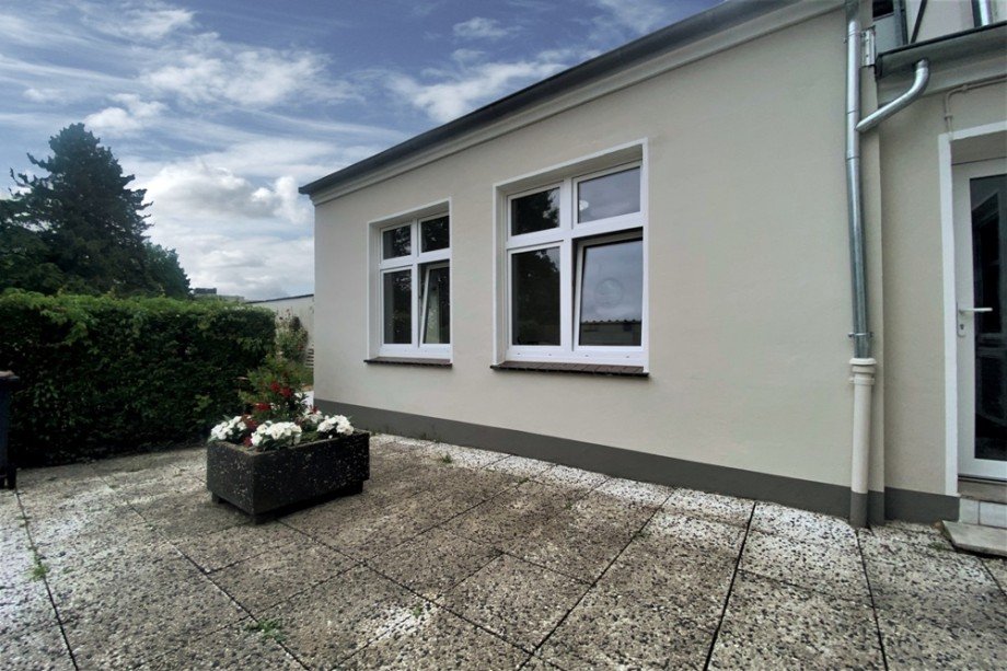 (21) Diese Terrasse geh�rt zu der derzeit vermieteten Wohneinheit im 2.OG Mehrfamilienhaus Bottrop / Stadtmitte