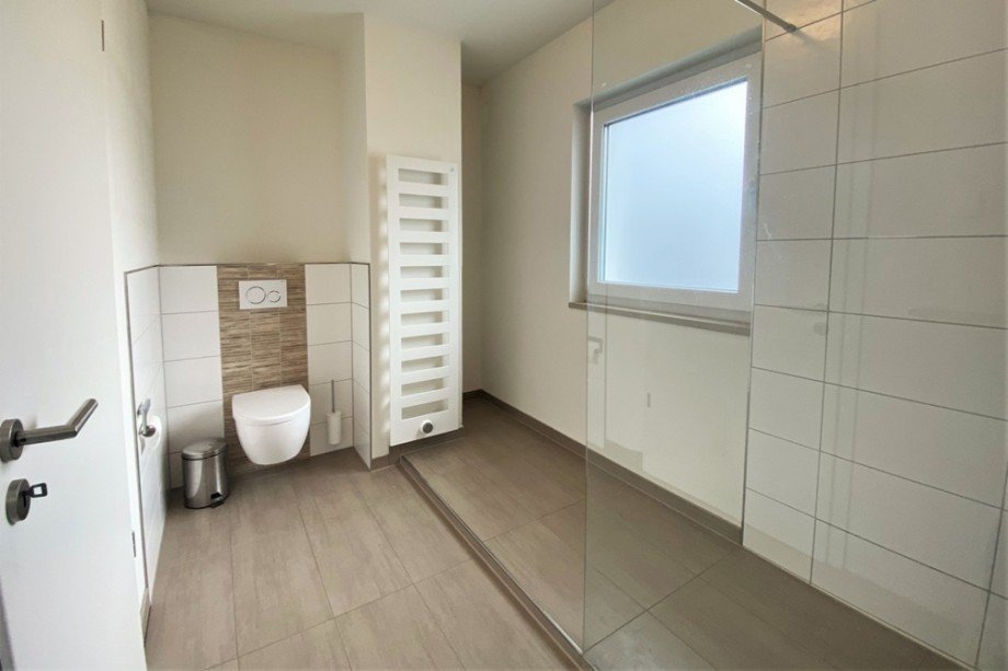 (6) Das Badezimmer aus einer anderen Perspektive Dachgeschosswohnung Essen / Heidhausen