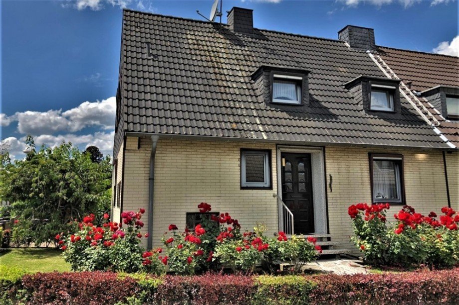 (24) Hier noch eine sommerliche Ansicht vom Eingangsbereich Doppelhaush�lfte Bottrop / Ebel