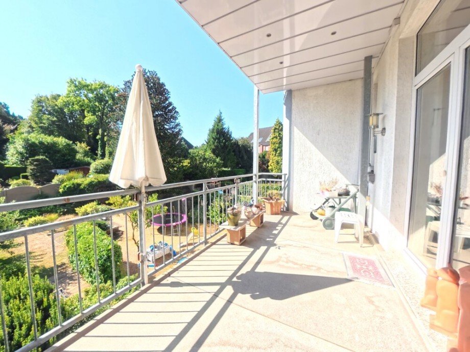 (10) �ber das Esszimmer erreichen wir diesen sonnigen Balkon Etagenwohnung Bottrop / Stadtmitte