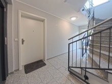 (5) Der Wohnungseingang befindet sich im Erdgeschoss (rechts) *VERKAUFT*