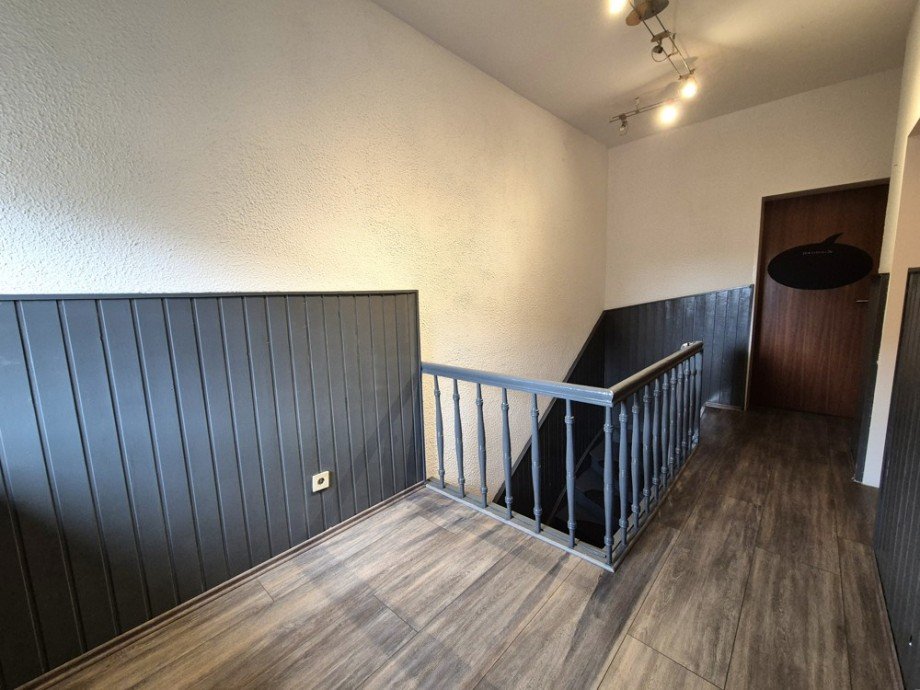 (15) Der Flurbereich im Obergeschoss Reihenmittelhaus Oberhausen / Sterkrade-Mitte