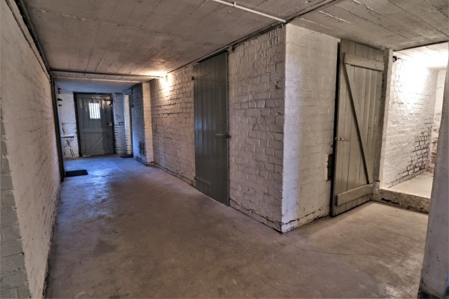 Der zentrale Kellerflur der Immobilie Mehrfamilienhaus Bottrop / Stadtmitte