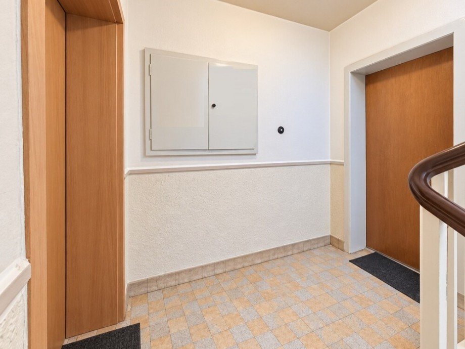 (14) Die Wohnungseing�nge im Obergeschoss Mehrfamilienhaus Bottrop / Stadtmitte