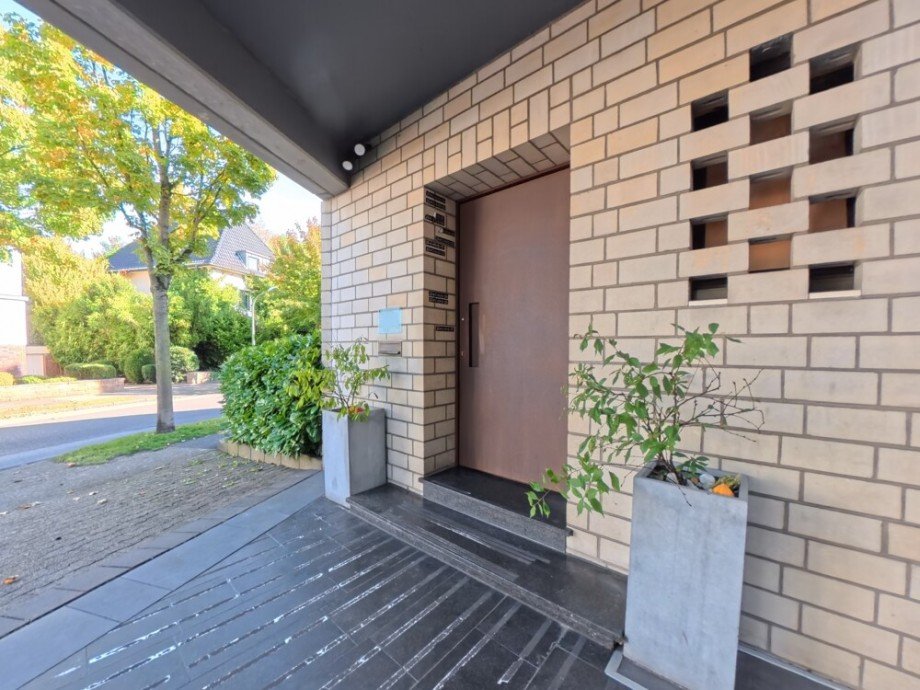 (5) Der Hauseingangsbereich aus einer anderen Perspektive Erdgeschosswohnung Bottrop / Stadtmitte