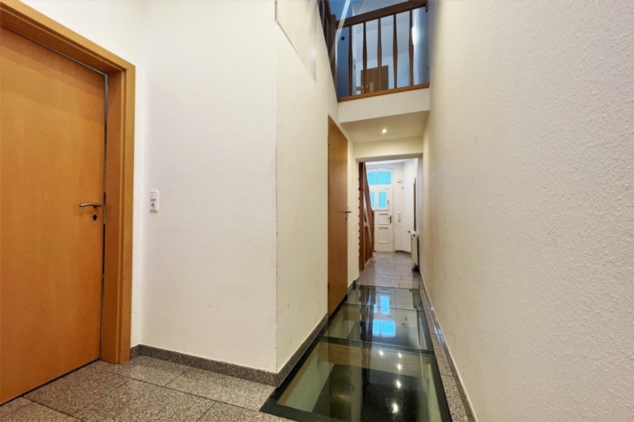 (12) Der Blick durch den Hausflur Richtung Haupteingang Doppelhaush�lfte Bottrop / Eigen