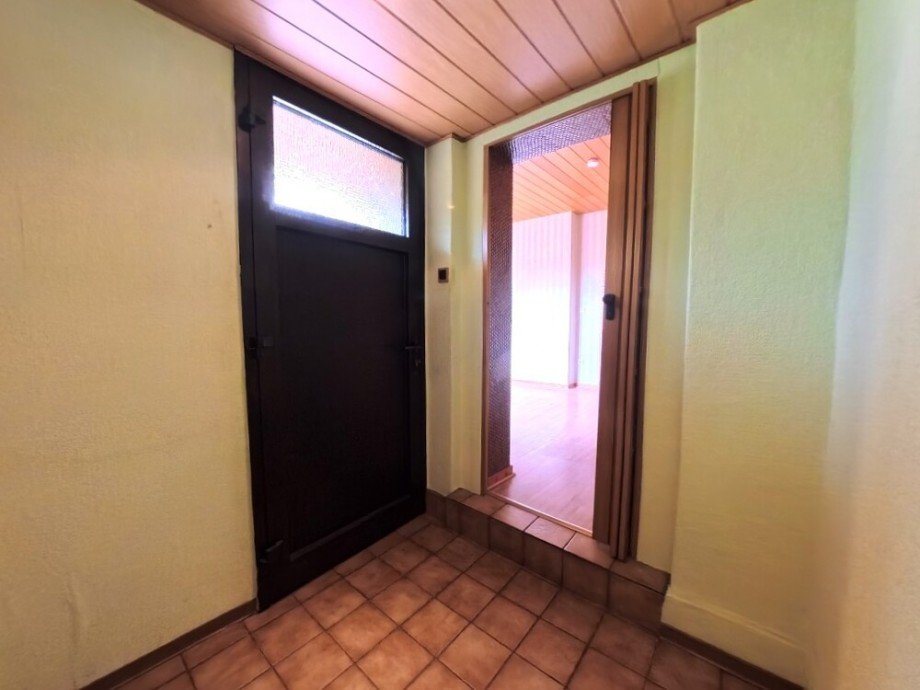 (9) Dieser Flurbereich schlie�t sich dem Wohnzimmer an und schenkt Ihnen u.a. den Zugang zur Terrasse Reihenendhaus Bottrop / Eigen